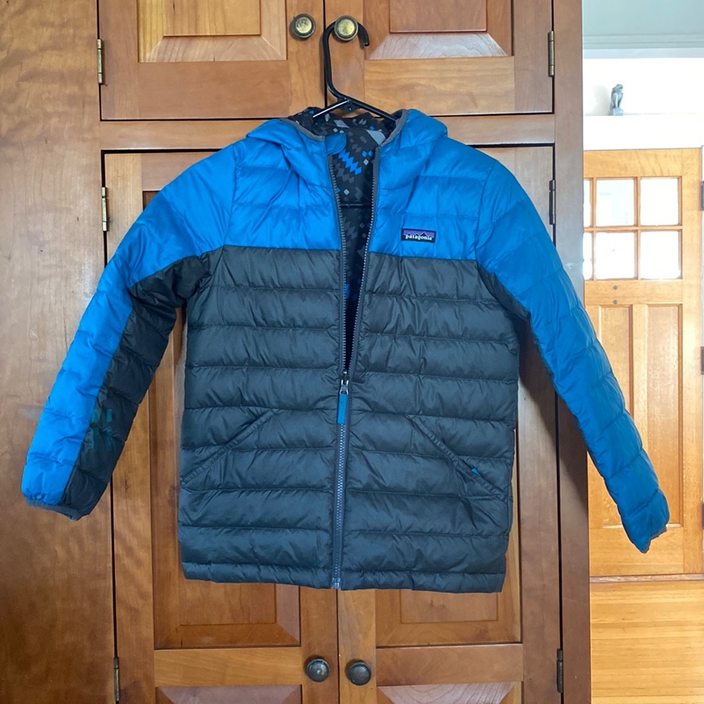 Patagonia kids reversible puffer. Kids medium. Very nice used condition